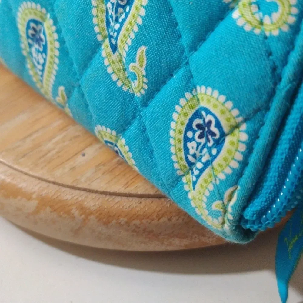 Vera Bradley Baby Blue Paisley Clutch‎ Wallet - Picture 9 of 16